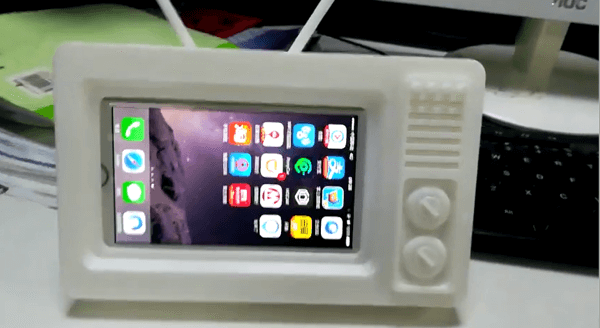 一技術(shù)宅的腦洞：3D打印復(fù)古電視機(jī)竟能‘吃掉’手機(jī)！